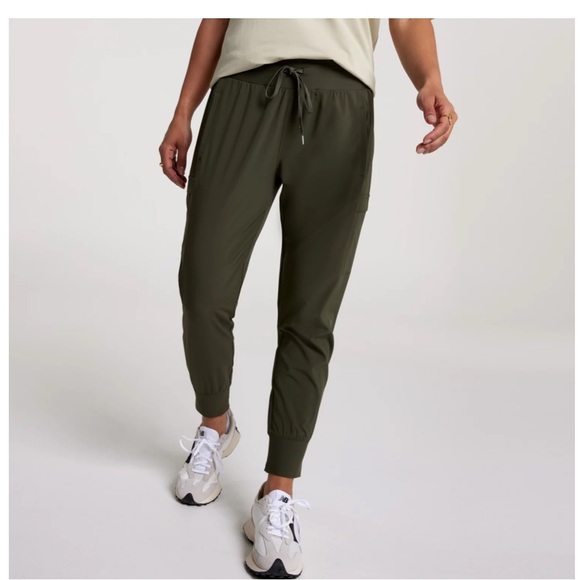 CALIA by Carrie Underwood Pants - CALIA Women's Truelight Cargo Pocket Jogger - Deep Green - size L